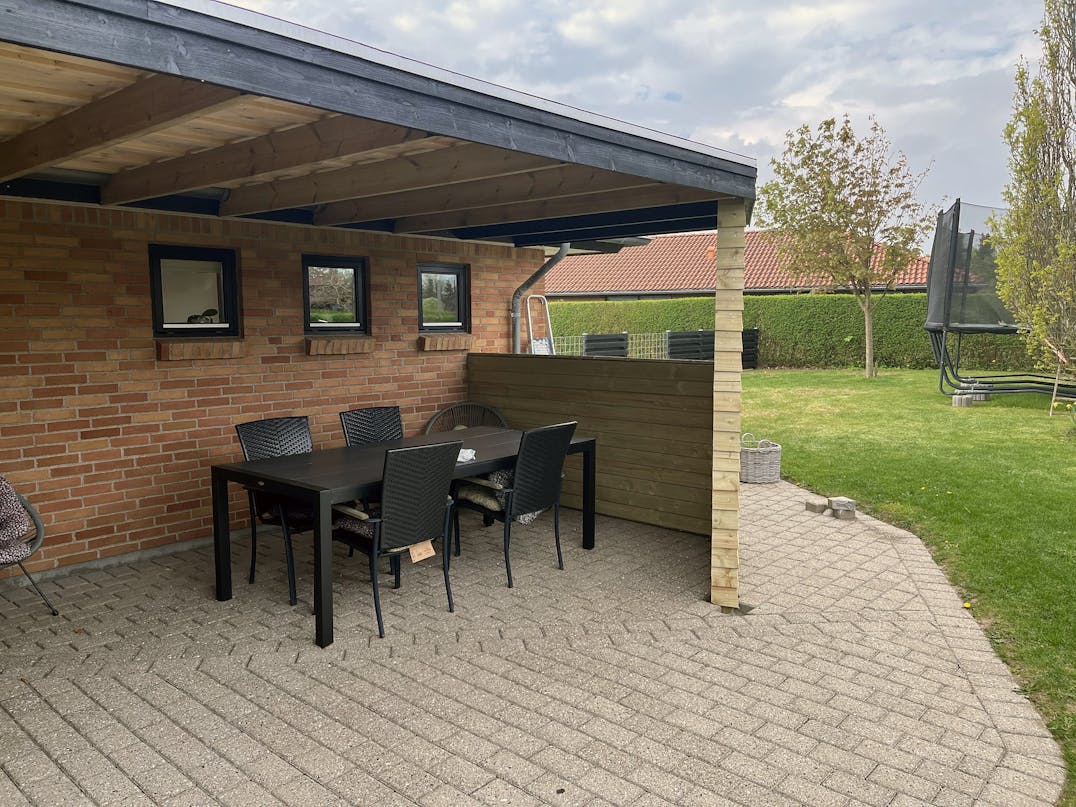 Flot overdækning til fliseterrassen Flot overdækning til fliseterrassen